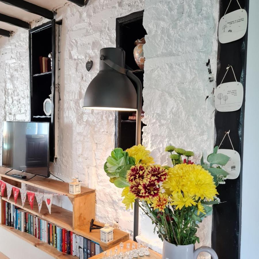 Old Road Cottage Pet Friendly Outdoors Beaches Neath Ngoại thất bức ảnh